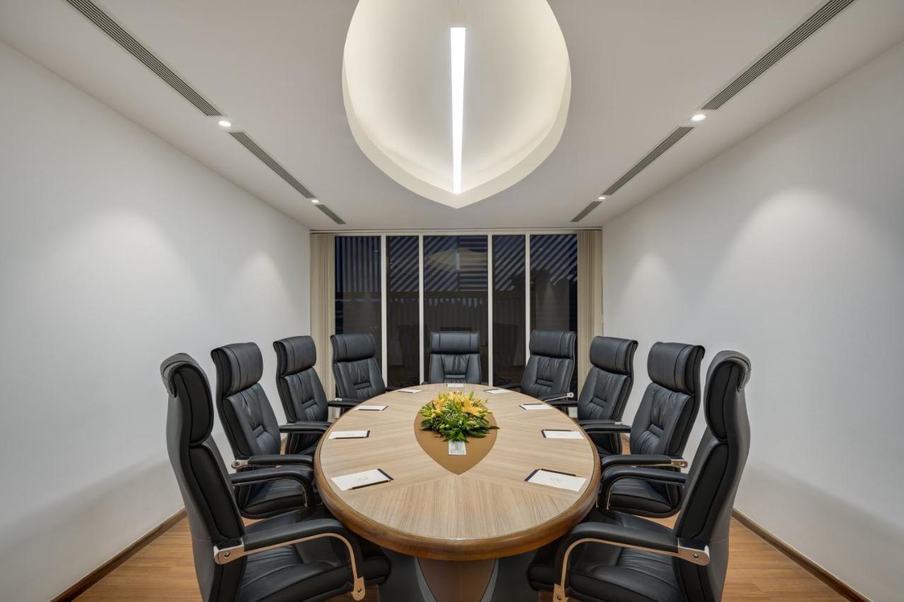 O By Tamara, Trivandrum Thiruvananthapuram Eksteriør billede Boardroom at the headquarters of the National Stock Exchange of India