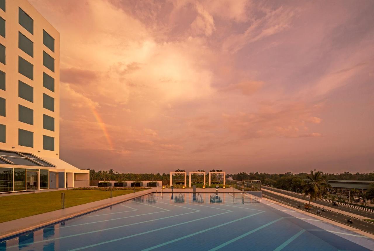 O By Tamara, Trivandrum Thiruvananthapuram Eksteriør billede The pool at the Infosys Mysuru campus
